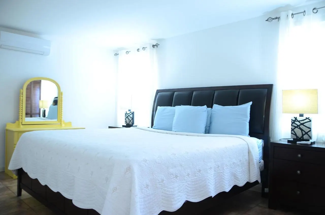 *** ホリデーパーク Yepton Estate Cottages Five Islands Village アンティグア・バーブーダ